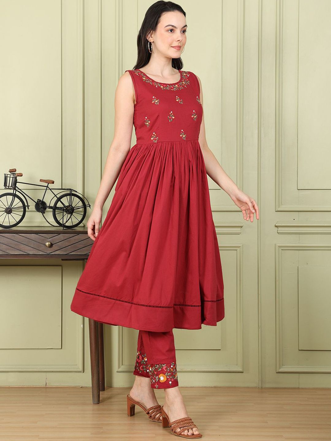 W Women Floral Embroidered Empire Thread Work Pure Cotton Kurta with Trousers & With Dupatta