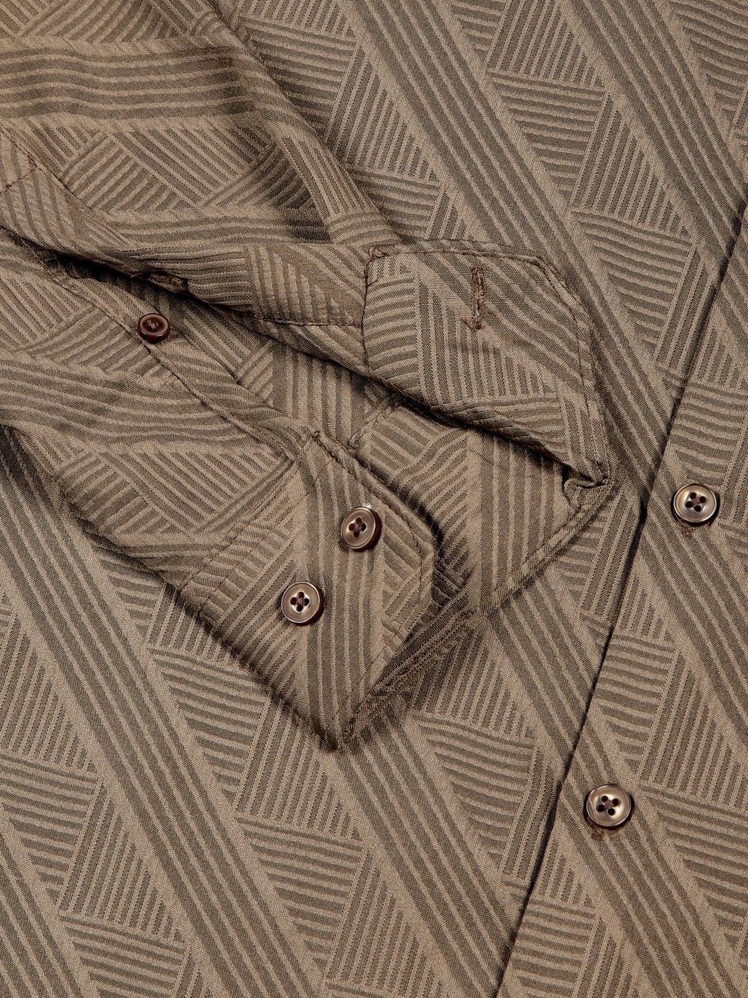 Thomas Scott Men Premium Spread Collar Textured Solid Slim Fit Casual Shirt