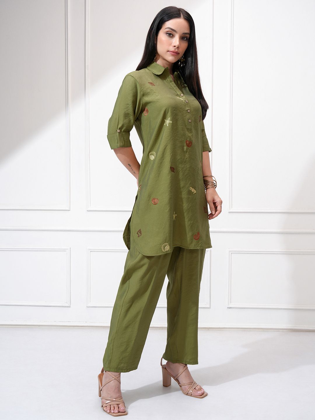 Vishudh Women Embroide Tunic With Trouser Co-Ord Set