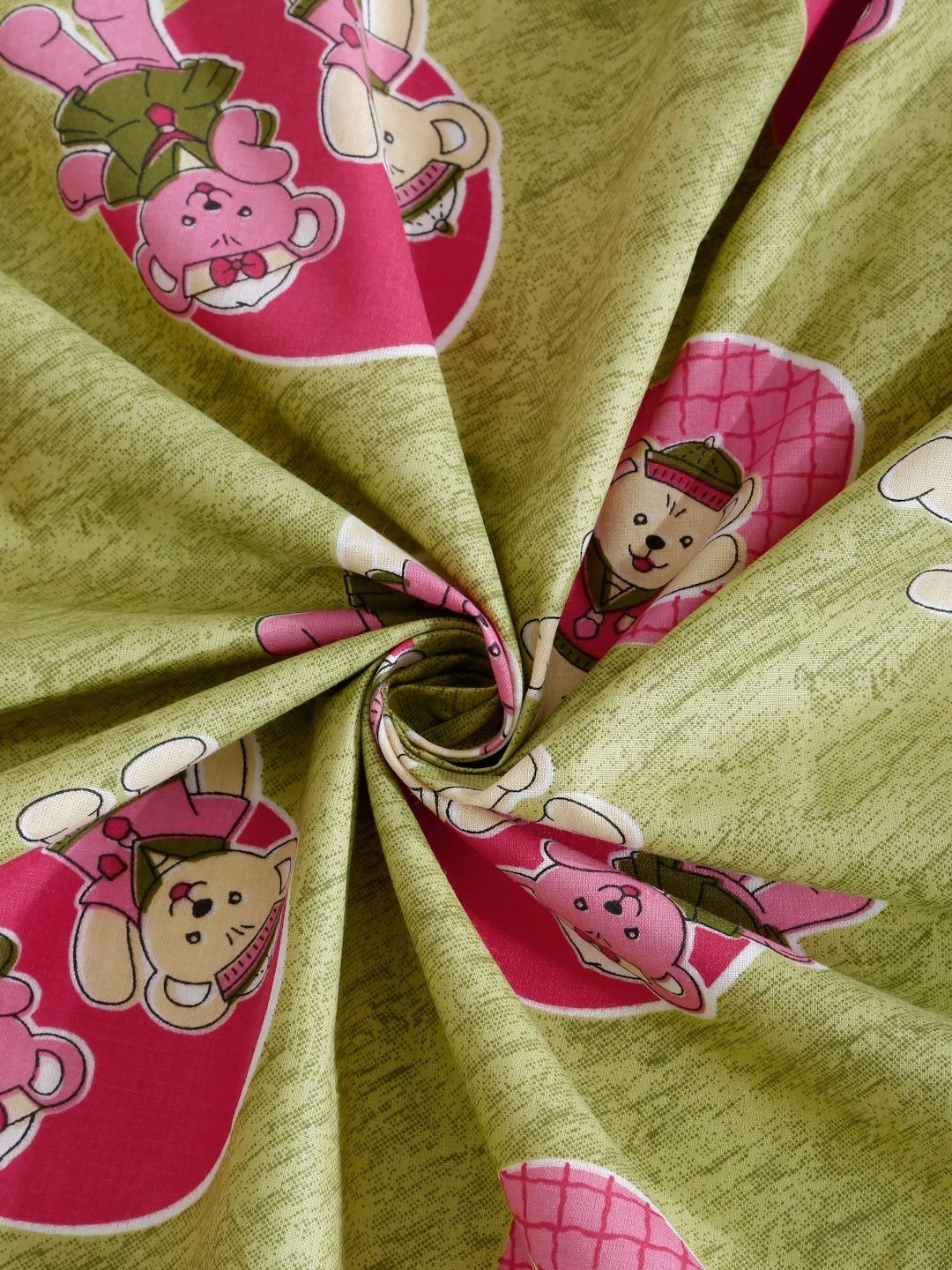 KLOTTHE Green Cartoon Printed Fitted 400 TC Cotton King Bedsheet & 2 Pillow Covers