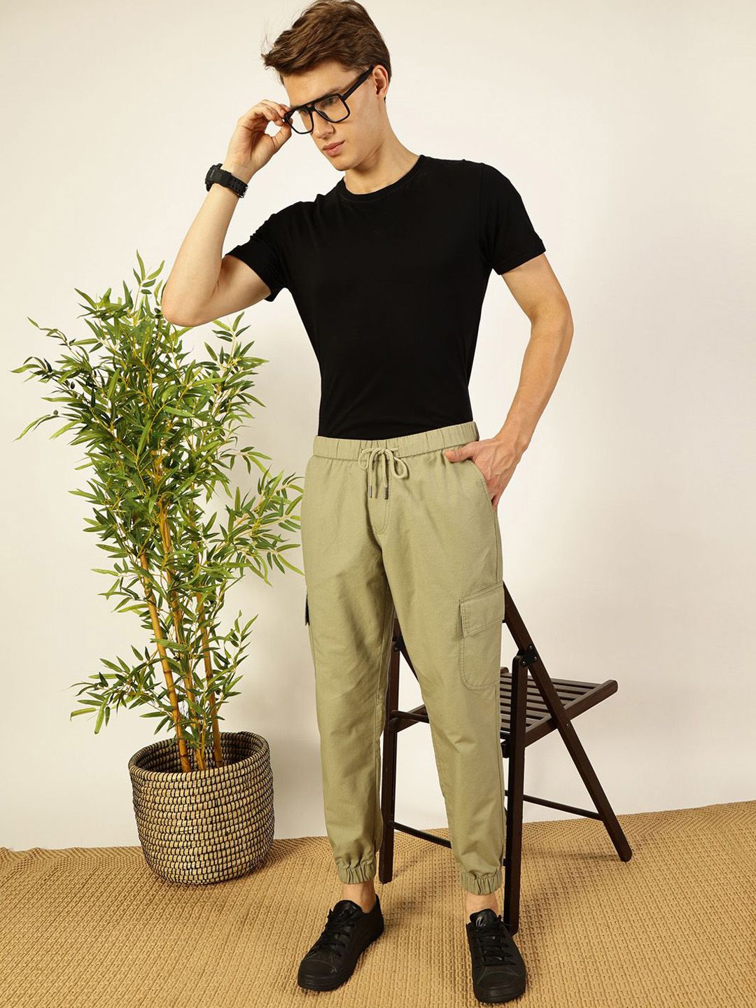Thomas Scott Men Smart Slim Fit solid cotton Cargos Trousers