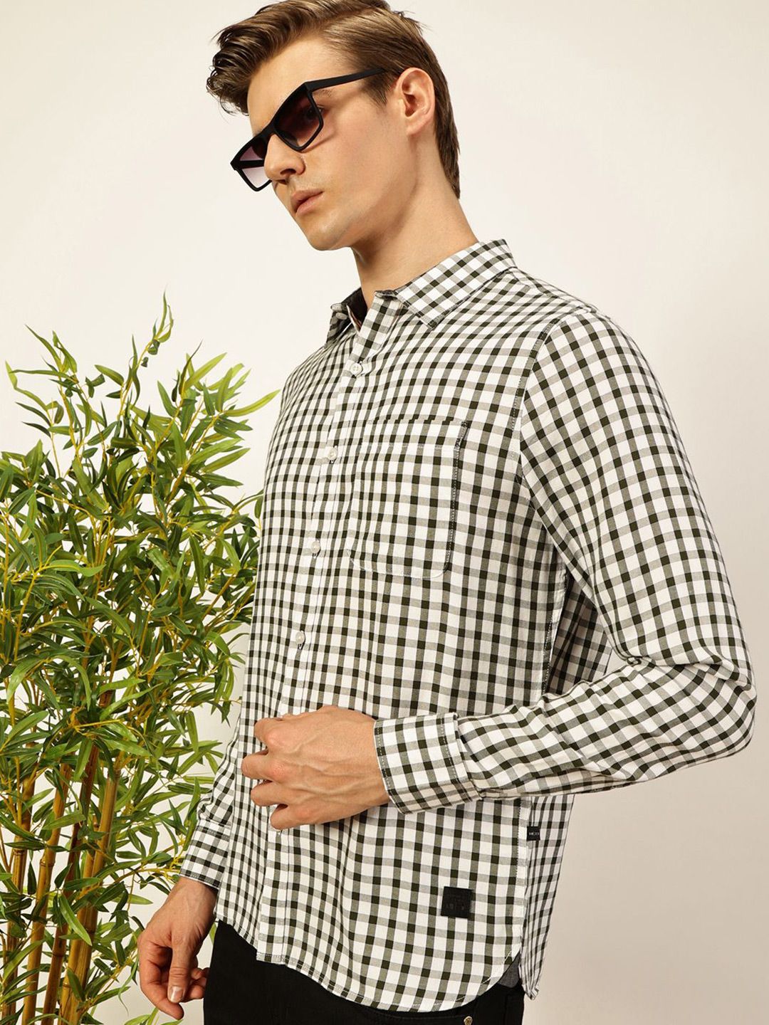 Thomas Scott Men Smart Spread Collar Micro Checked Cotton Slim Fit Casual Shirt