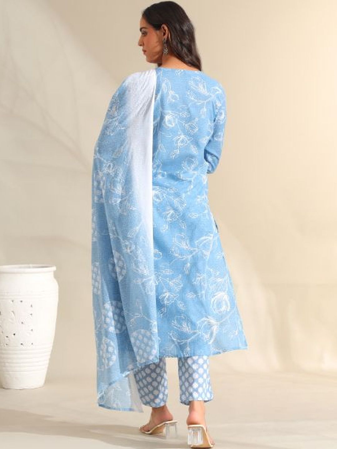 Mamicha Women Floral Printed Regular Thread Work Pure Cotton Kurta with Trousers & With Dupatta