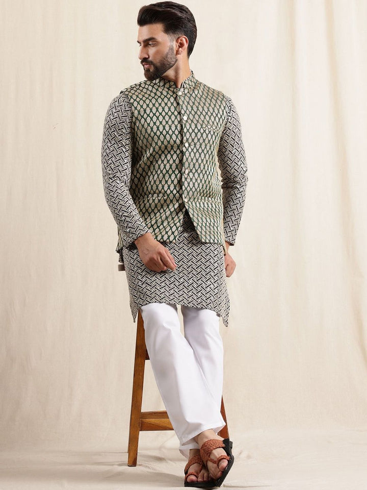 Motif Etnik Anouk Bersulam Kurta Kapas Tulen Bersulam Sequnnied Dengan Piyama & Jaket Nehru