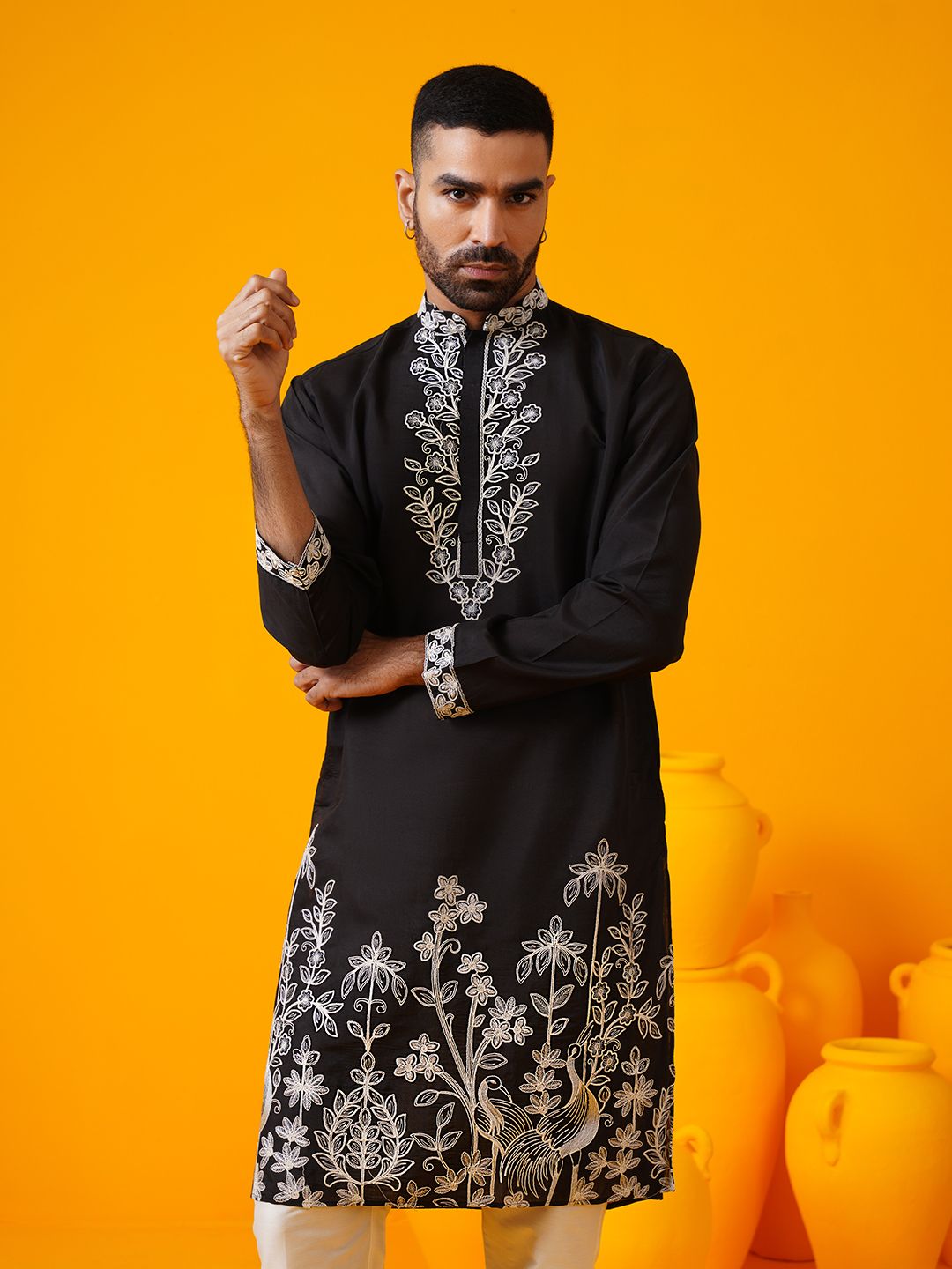 SOJANYA LUXE Kurta Lurus Kolar Mandarin Sulam Bunga Dengan Seluar
