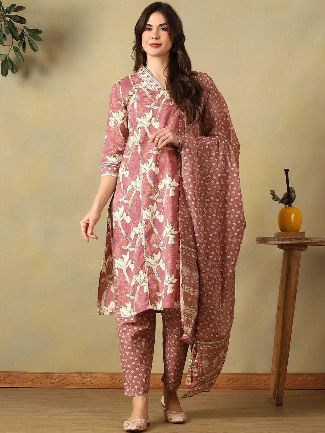 Mamicha Women Floral Printed Regular Pure Cotton Kurta with Trousers & With Dupatta