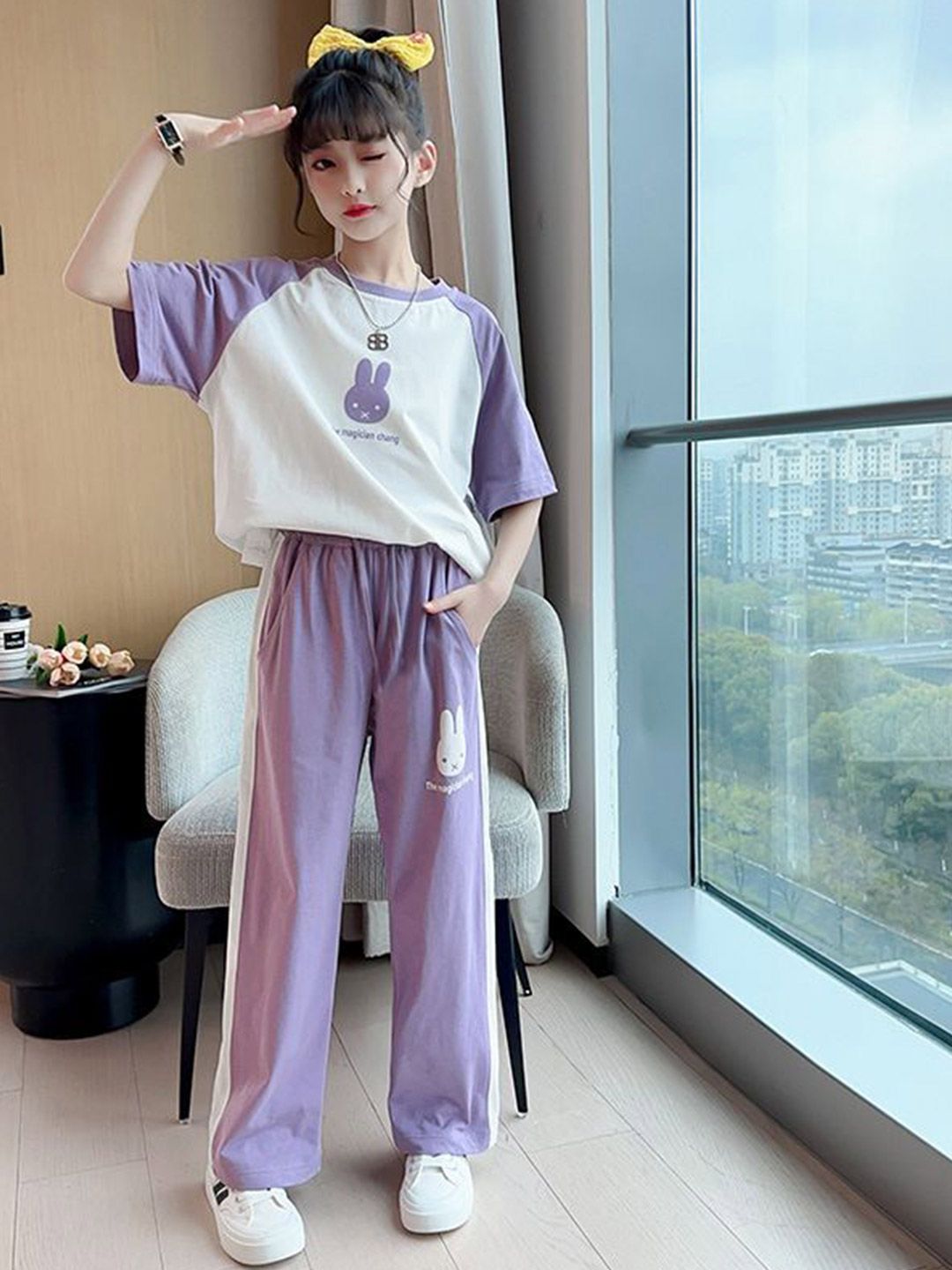 YK Girls Printed Round Neck T-Shirt With Trousers