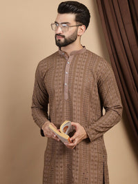 Motif Etnik Anouk Bersulam Kurta Lurus Kapas Tulen Bersulam dengan Churidar