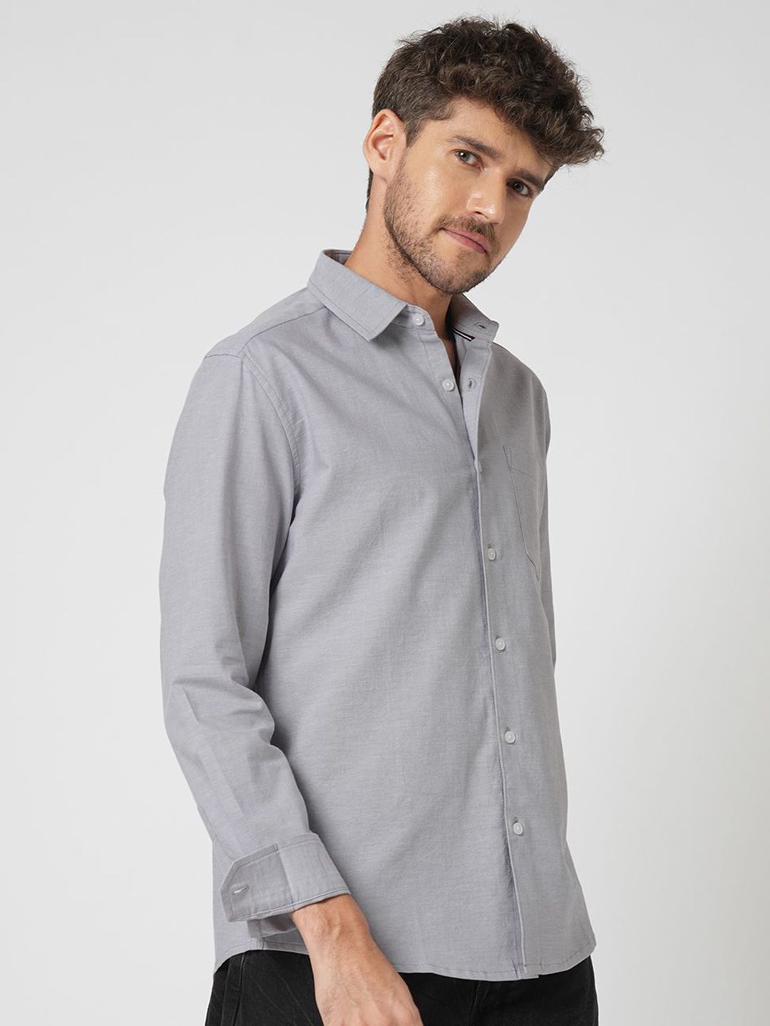VASTRADO Men Classic Slim Fit Solid Cutaway Collar Cotton Casual Shirt