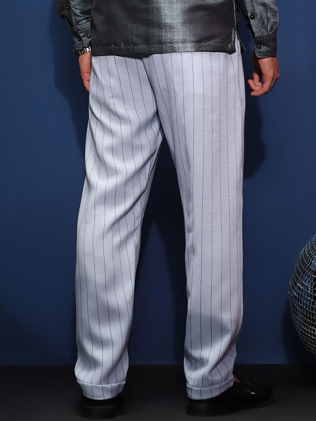 Campus Sutra Men Striped Relaxed Fit Comfort Trousers