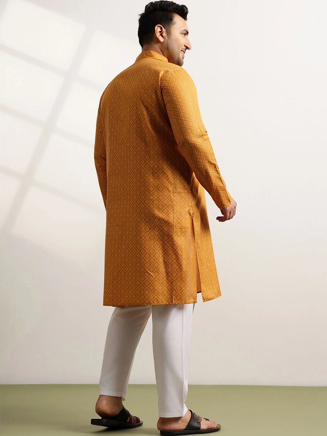 SOJANYA PLUS Men Printed Regular Kurta with Pyjamas