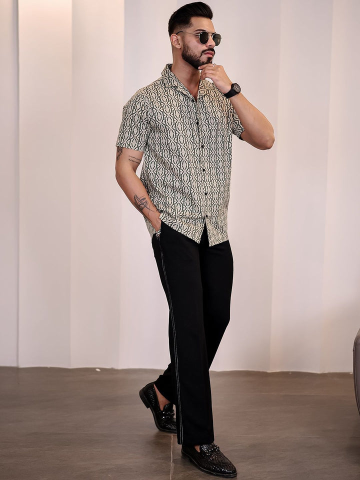 Baju Kasual Kapas Kolar Cuba Eszett Bercetak Abstrak