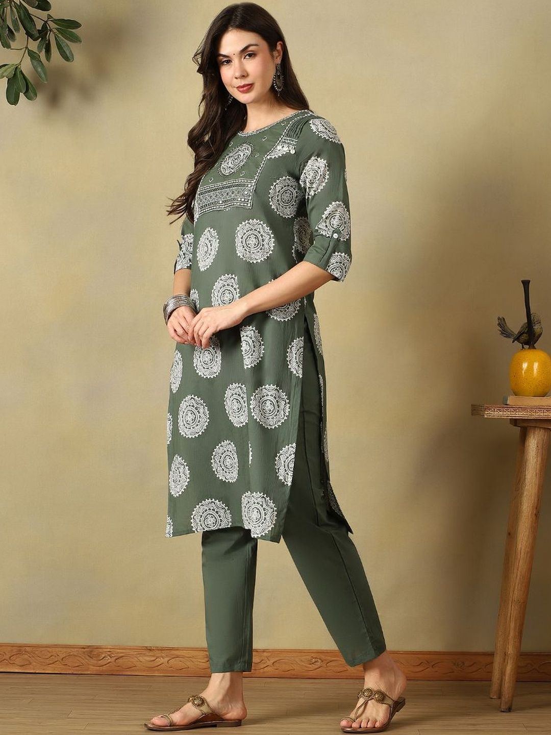 Mamicha Women Ethnic Motifs Printed Regular Thread Work Pure Cotton Kurta with Trousers & With Dupatta