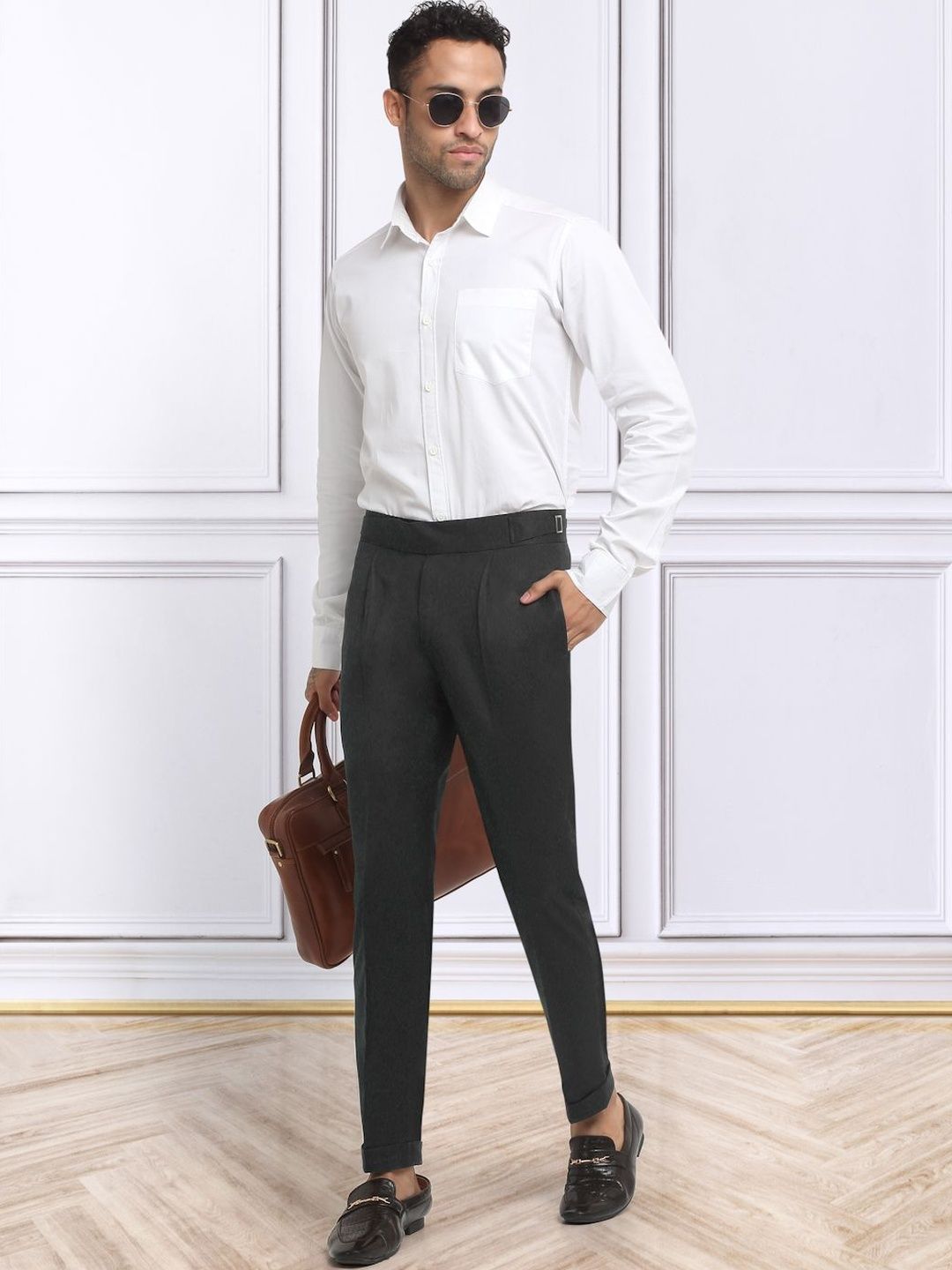 KLOTTHE Men Textured Slim Fit Easy Wash Pleated Trousers