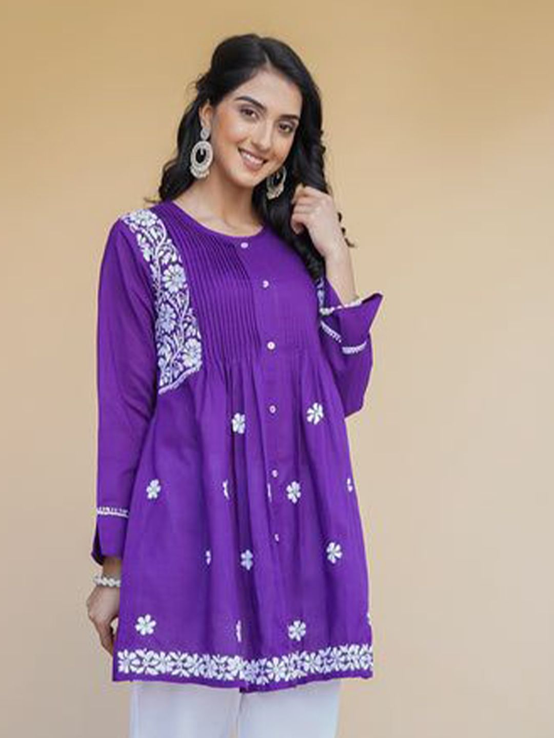 HOUSE OF KARI Floral Embroidered Round Neck Chikankari Pure Cotton Short Kurta