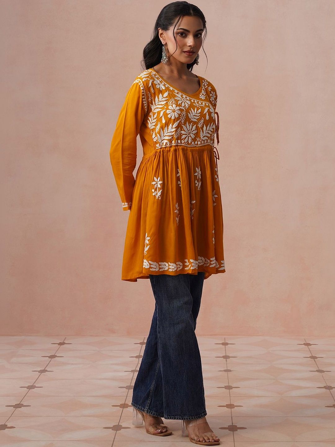 House of Chikankari Women Floral Embroidered Chikankari Kurta
