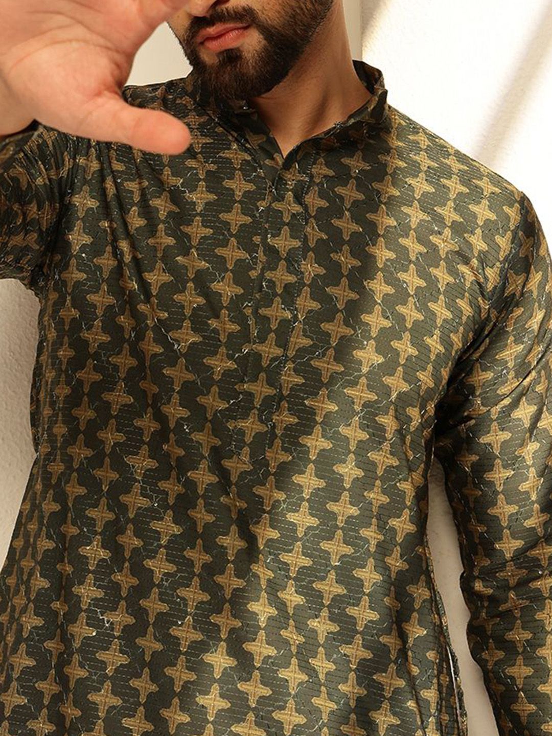 SOJANYA Floral Embroidered Sequinned Mandarin Collar Cotton Straight Kurta