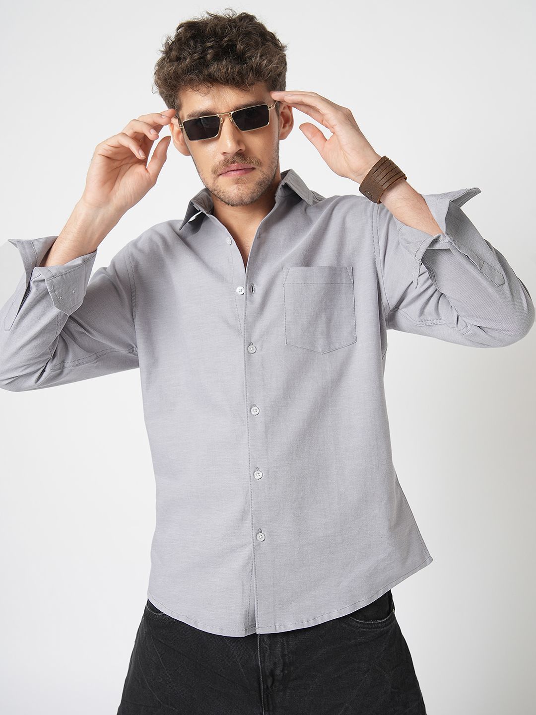 VASTRADO Men Classic Slim Fit Solid Cutaway Collar Cotton Casual Shirt
