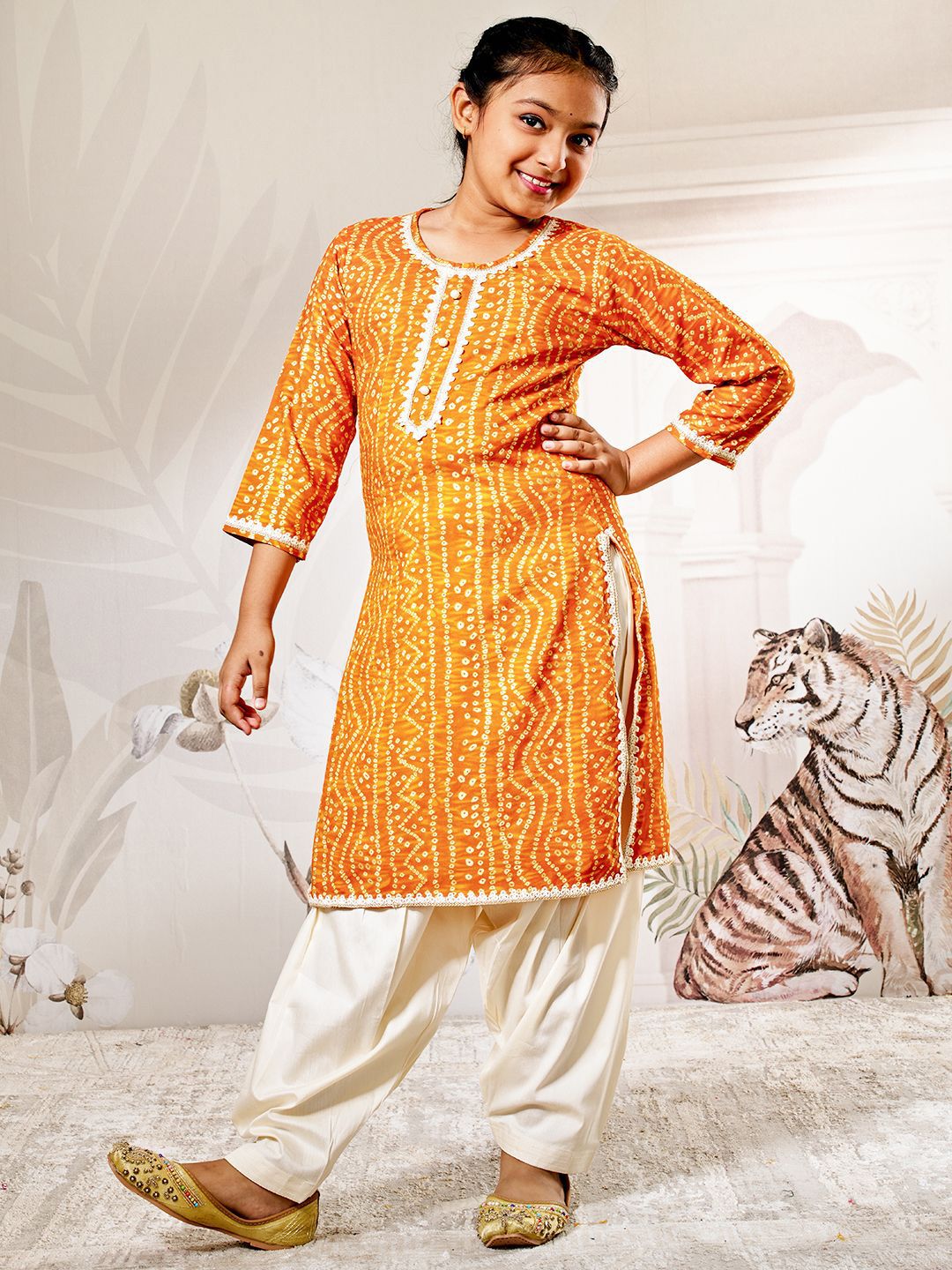VASTRAMAY Girls Bandhani Printed Regular Kurta with Patiala