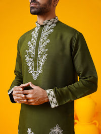 SOJANYA LUXE Floral Embroidered Mandarin Collar Straight Kurta With Trouser