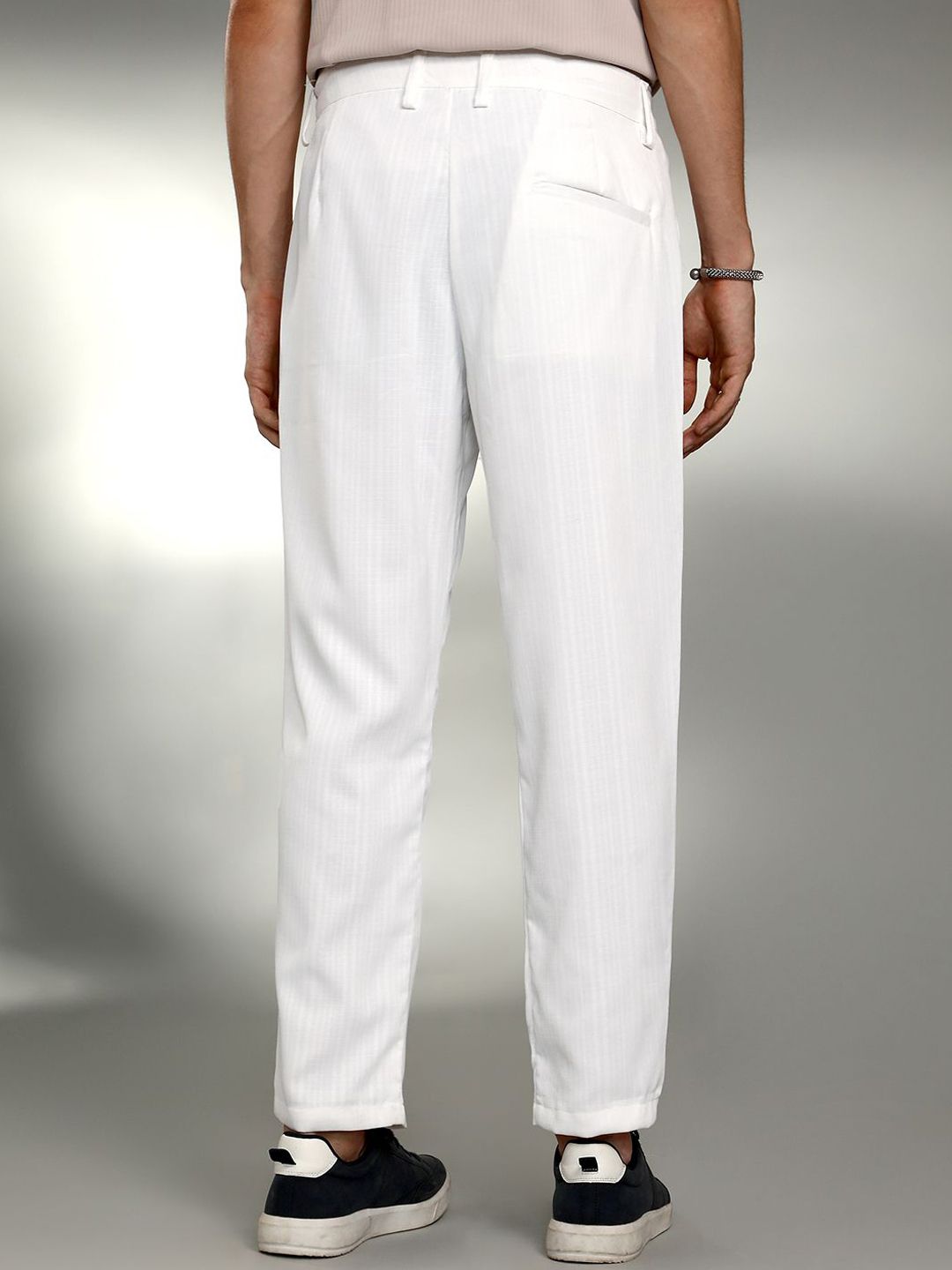 Campus Sutra Men Comfort Pleated Trousers