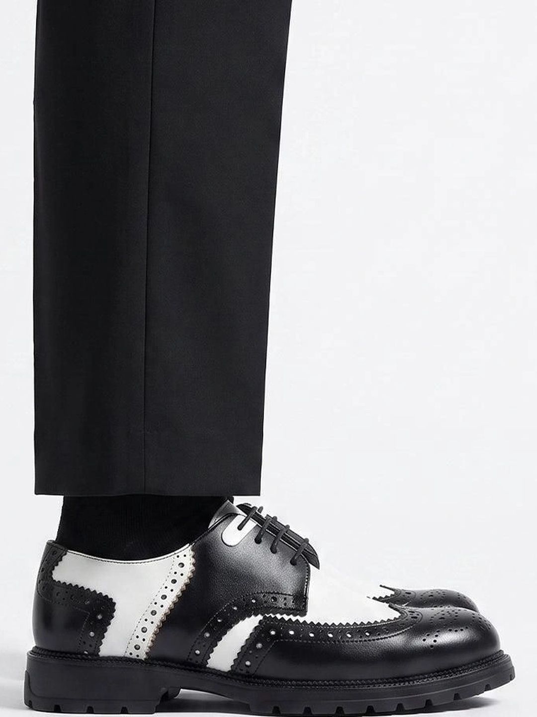 MONKSTORY Black & White Atelier 1900 Wingtip Bicolor Lace-Ups Brogues