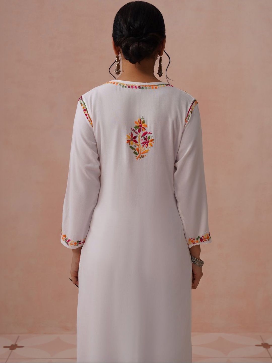 Rumah Chikankari Dihiasi Viscose Rayon Kurta Panjang Betis Lurus