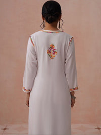 Rumah Chikankari Dihiasi Viscose Rayon Kurta Panjang Betis Lurus