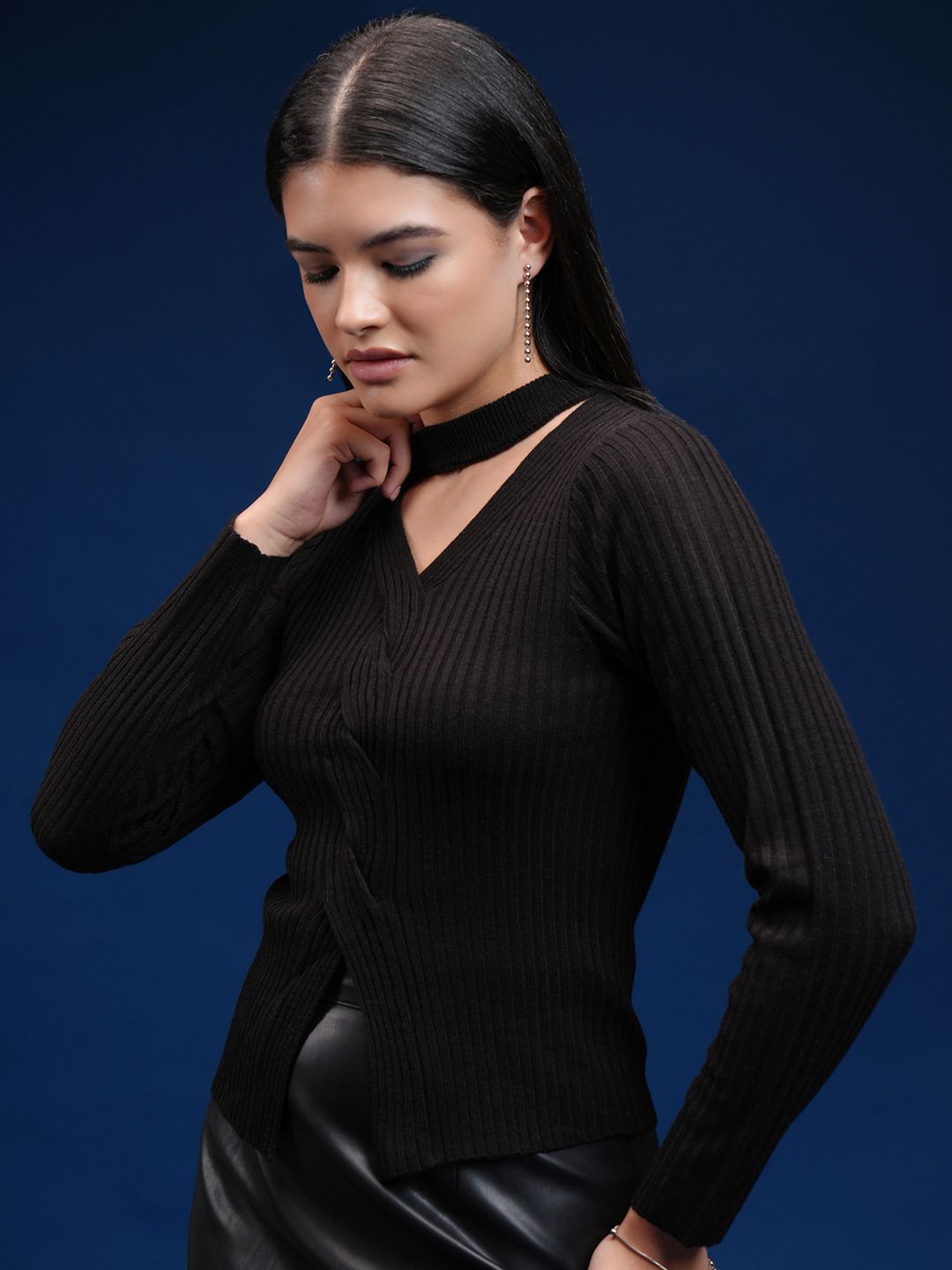 Tokyo Talkies Women V-Neck Pullover Sweaters