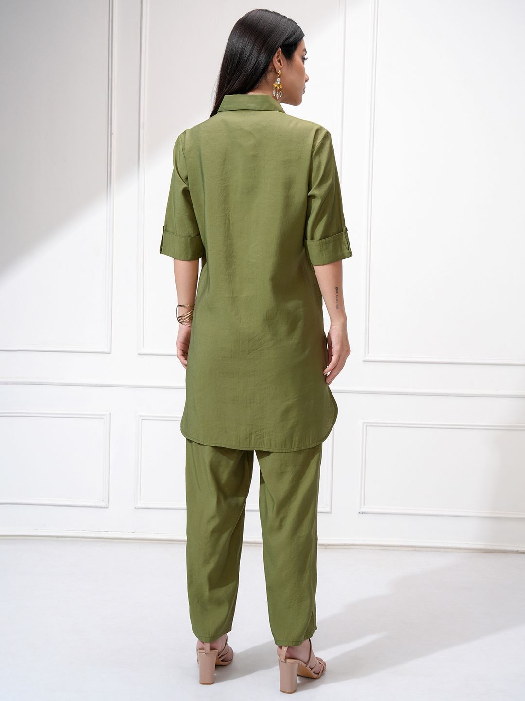 Vishudh Women Embroide Tunic With Trouser Co-Ord Set