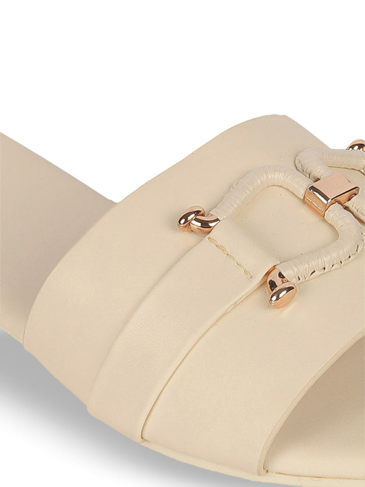 Mochi Women Open Toe Flats with Buckles