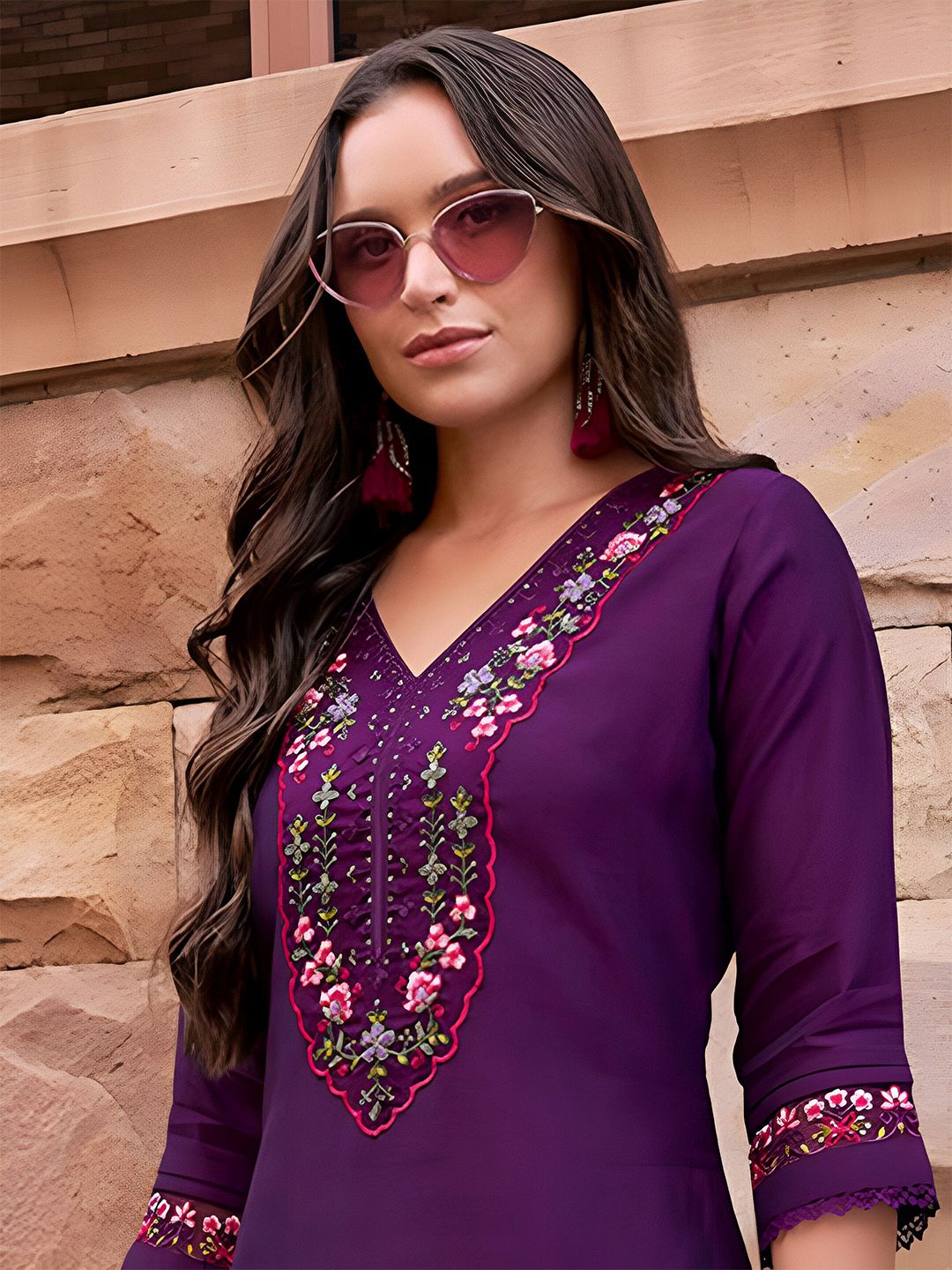 Varanga Women Floral Embroidered Regular Thread Work Kurta with Trousers & With Dupatta