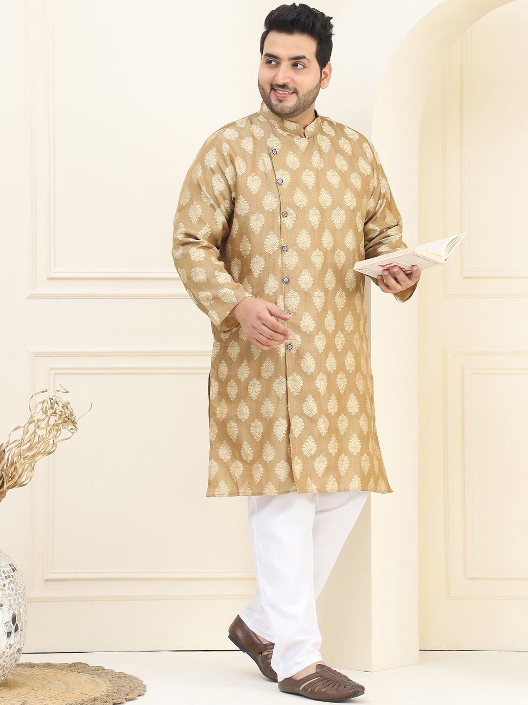 SOJANYA PLUS Plus Size Ethnic Motifs Thread Work Straight Kurta with Pyjamas