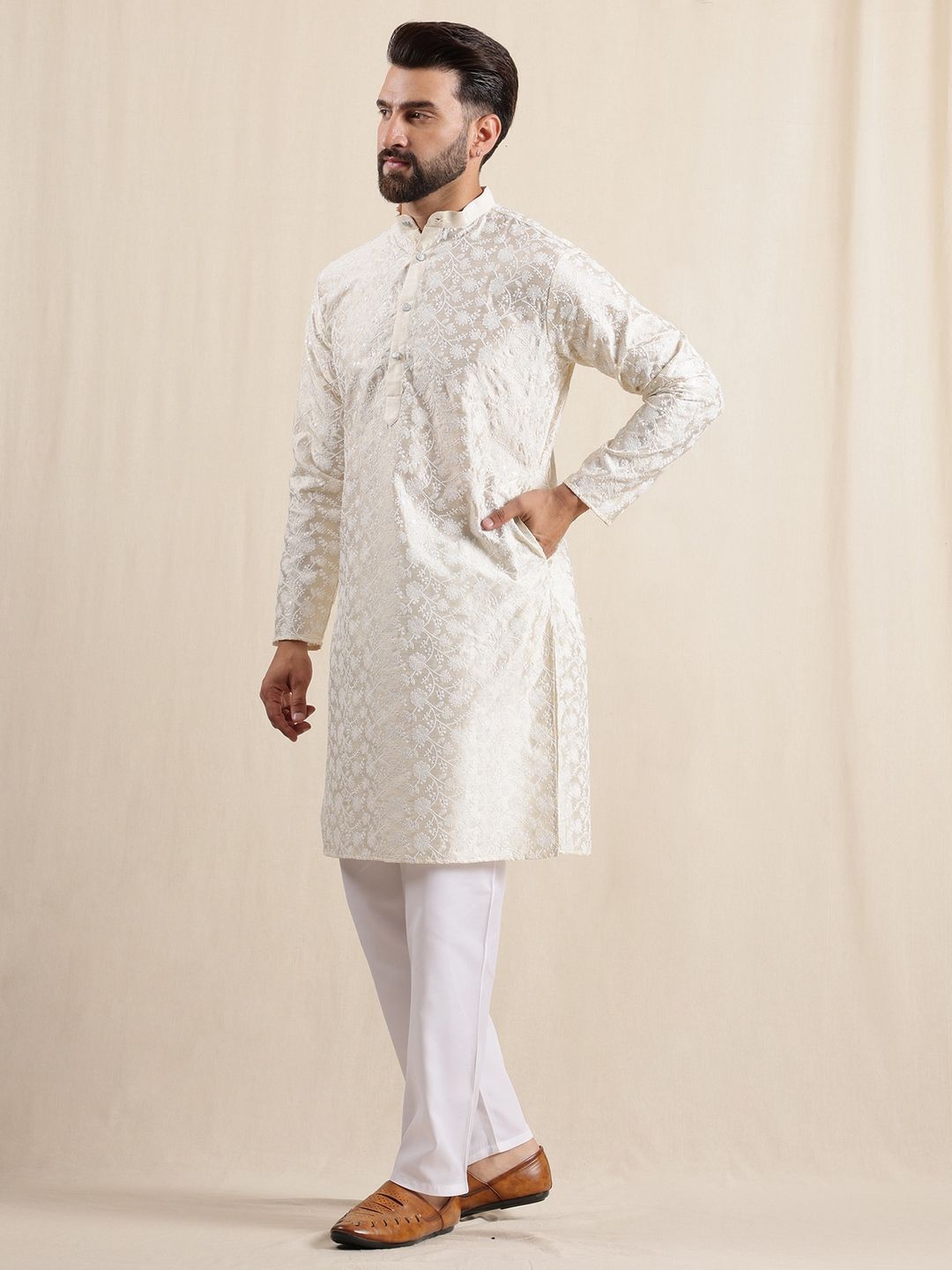 Anouk Men Sulam Kurta Biasa dengan Piyama