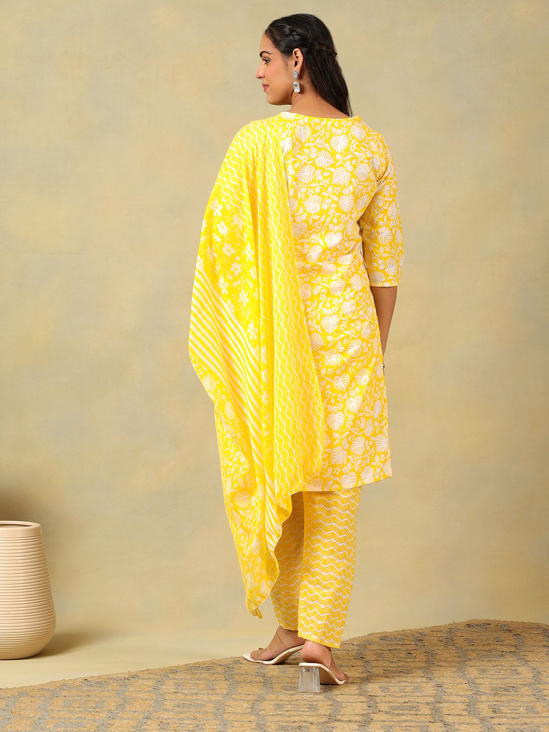 Mamicha Women Floral Printed Regular Mirror Work Pure Cotton Kurta with Trousers & With Dupatta