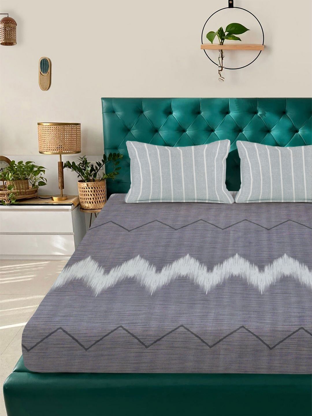 Aura Grey & White Geometric Printed 300 TC Fitted Double King Bedsheet Set-2.50 m X 2.25 m