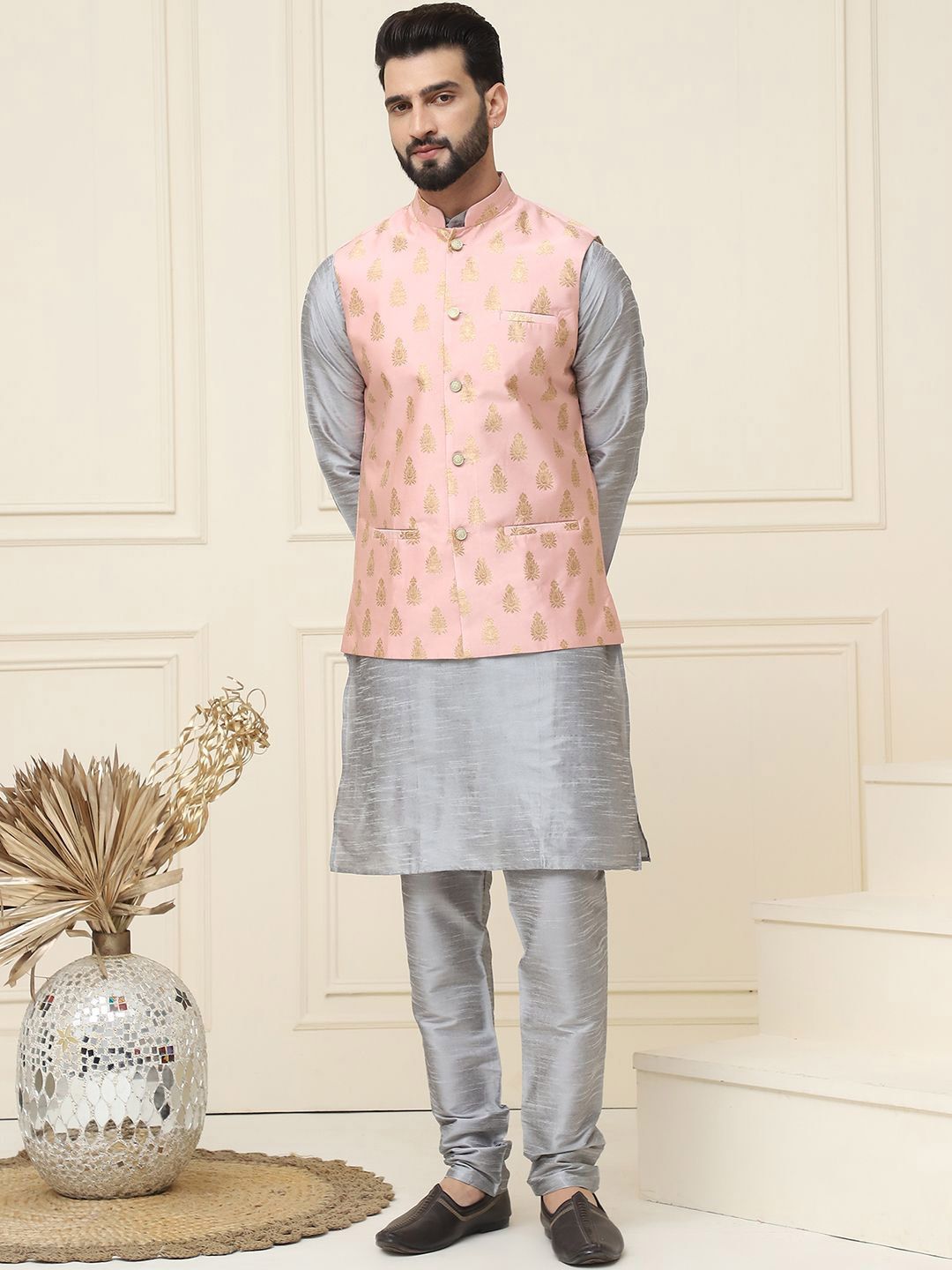 SOJANYA Mandarin Collar Silk Cotton Straight Kurta dengan jaket Churidar & Nehru