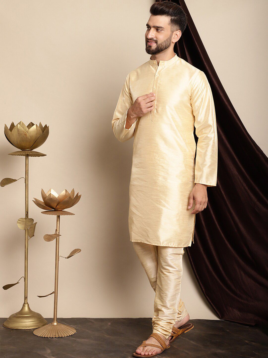 Kurta Sutera Dupion Biasa Anouk Beige Band Collar dengan Churidar