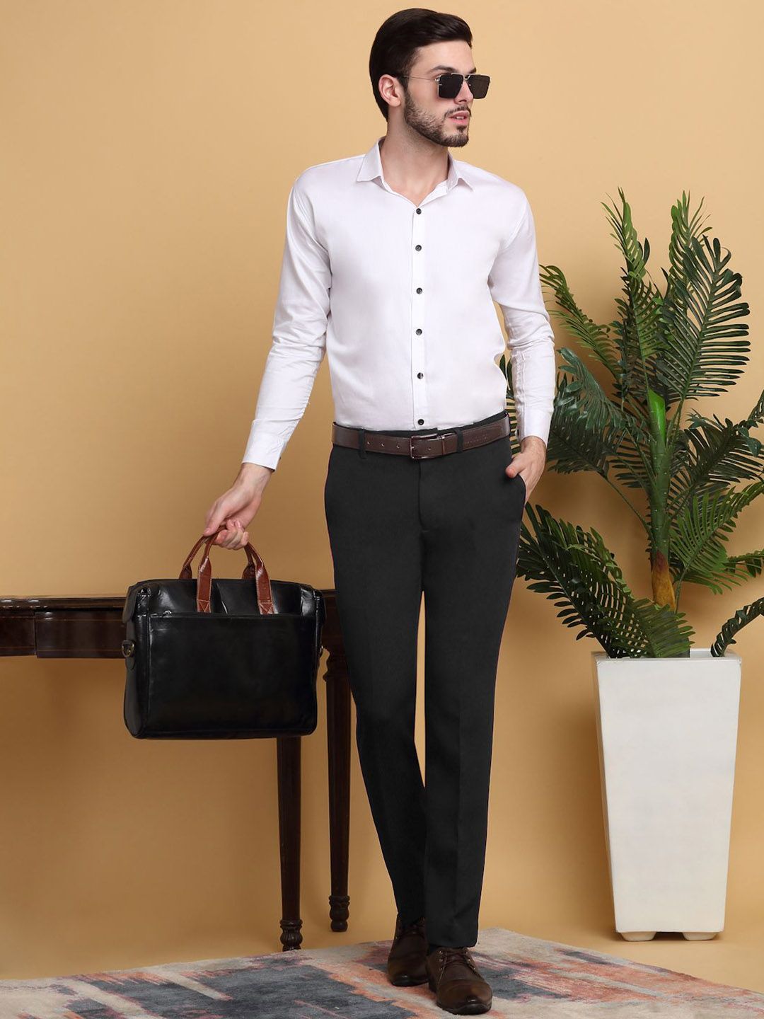 KLOTTHE  Men Slim Fit Mid-Rise Formal Trouser