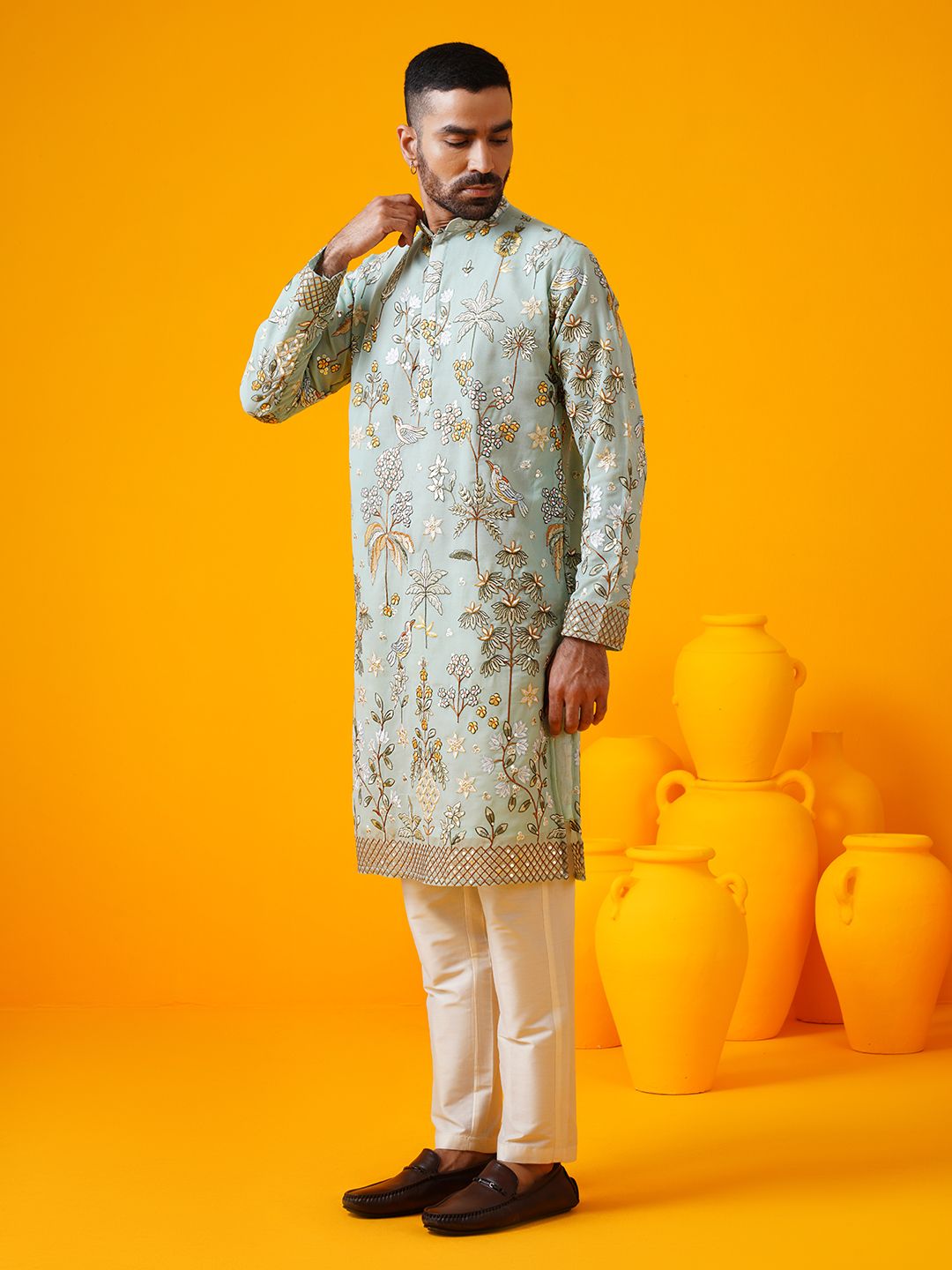 SOJANYA LUXE Kolar Mandarin Sulam Bunga Georgette Kurta Lurus Dengan Seluar