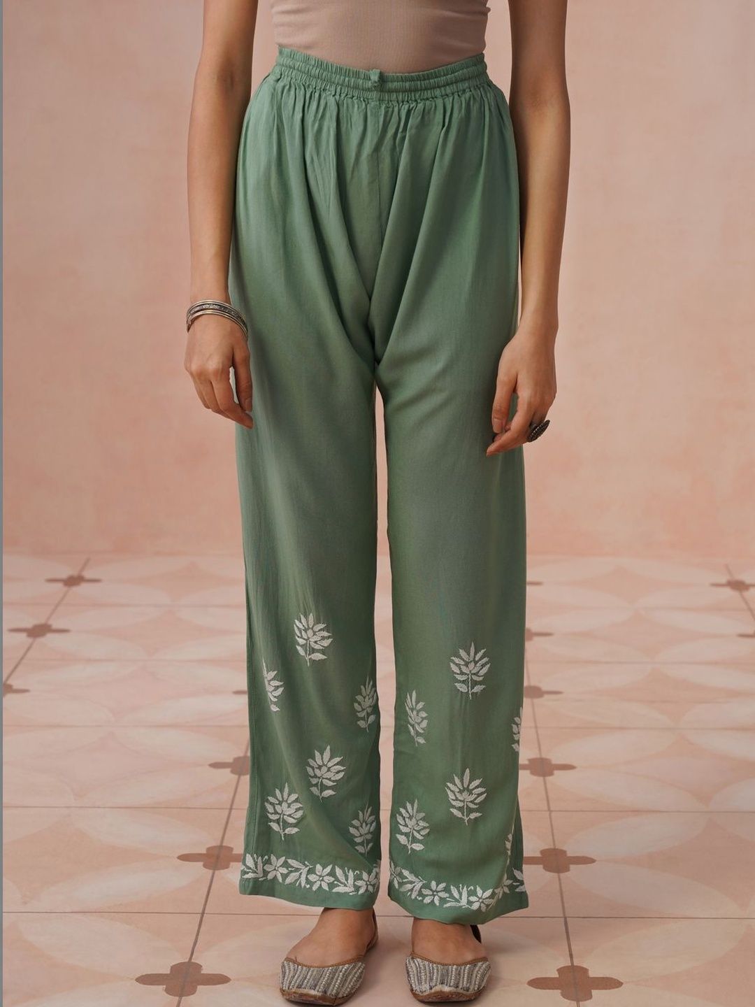 House of Chikankari Women Regular Chikankari Kurta with Trousers