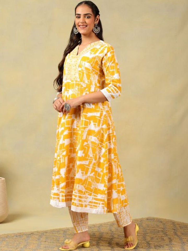 Mamicha Women Printed Regular Thread Work Pure Cotton Kurta with Trousers & With Dupatta