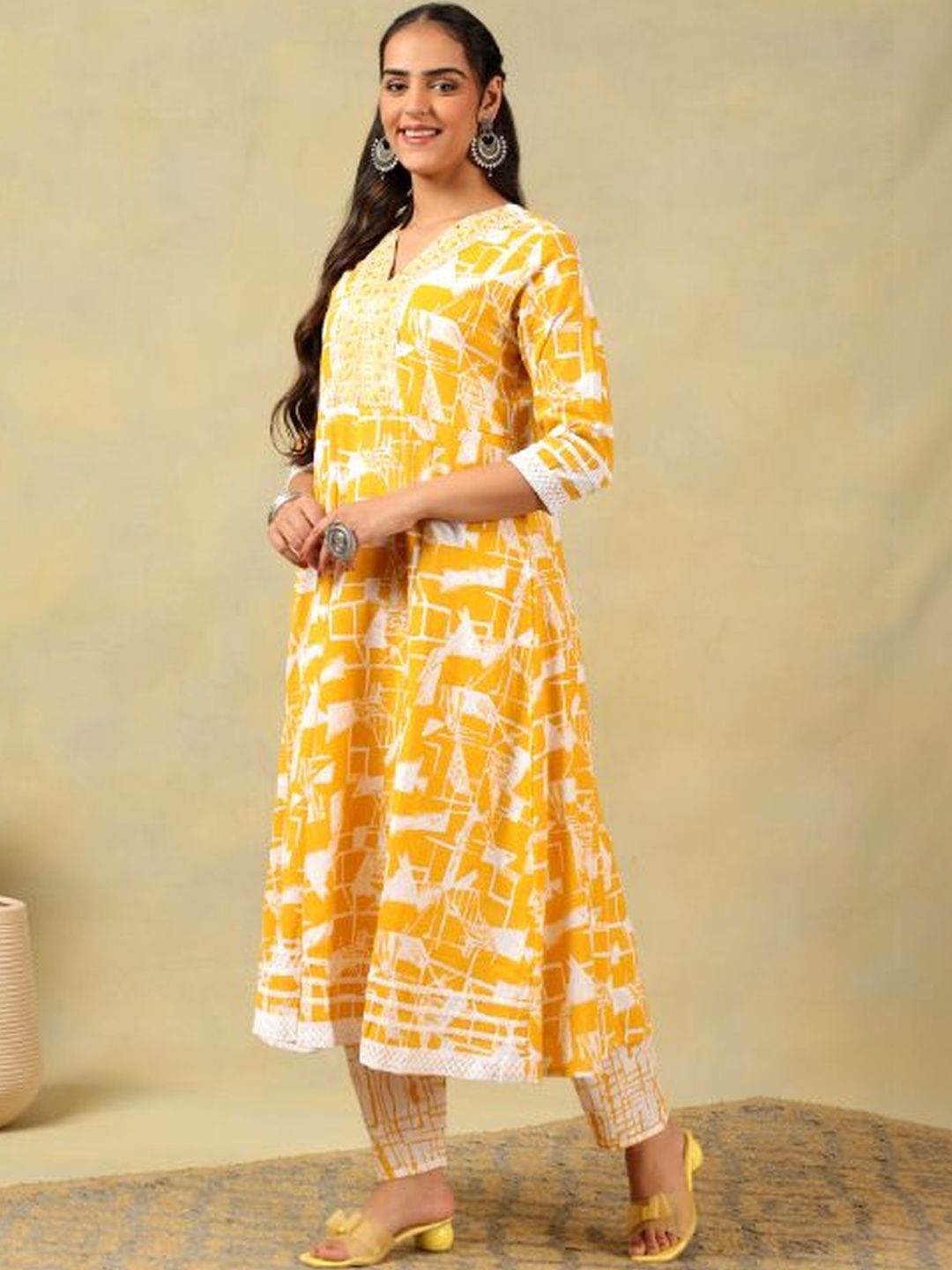 Mamicha Women Printed Regular Thread Work Pure Cotton Kurta with Trousers & With Dupatta