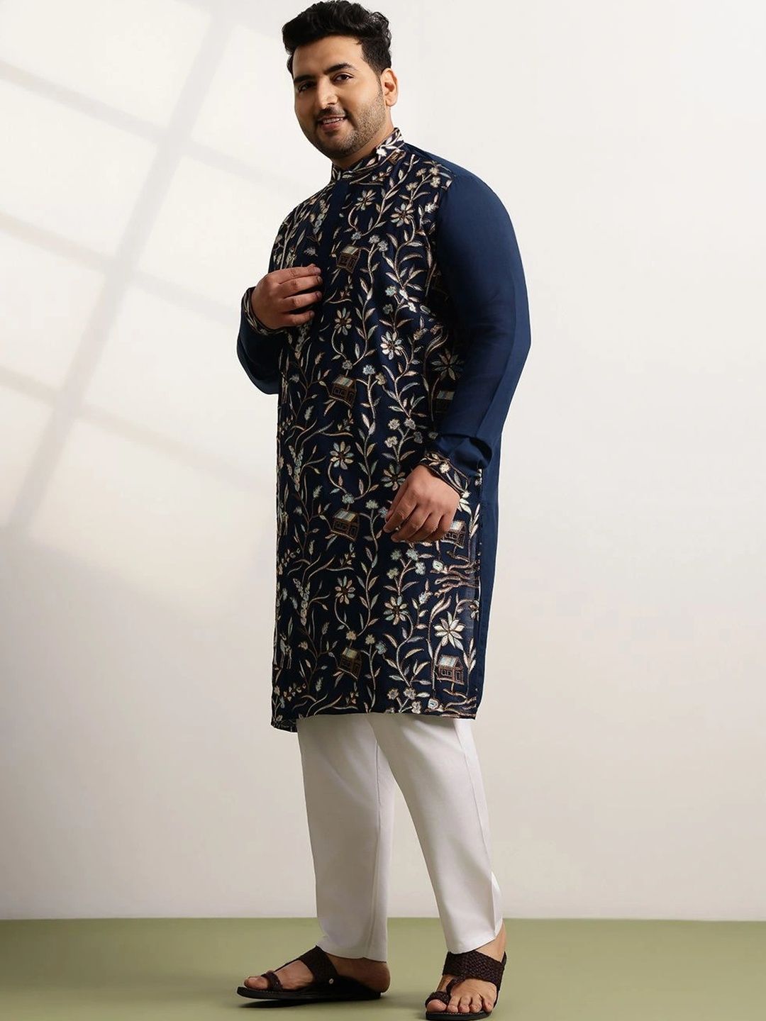 SOJANYA PLUS Men Floral Embroidered Regular Thread Work Kurta with Pyjamas