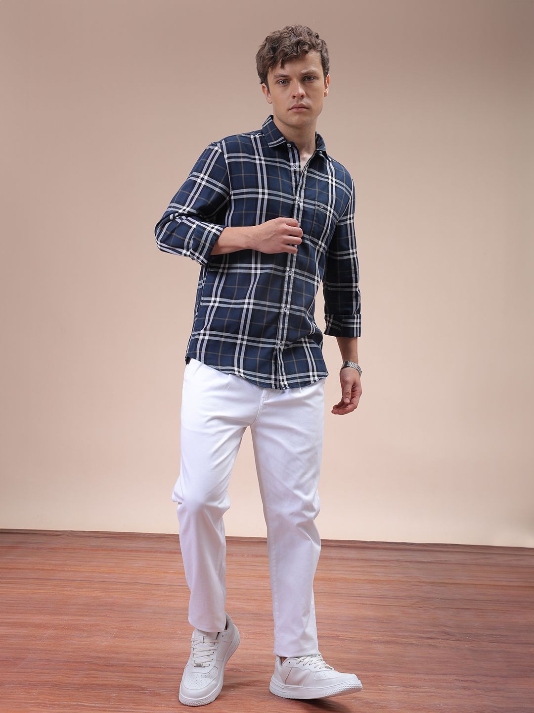 The Indian Garage Co Men Cutaway Collar Checked Cotton Slim Fit Casual Shirt
