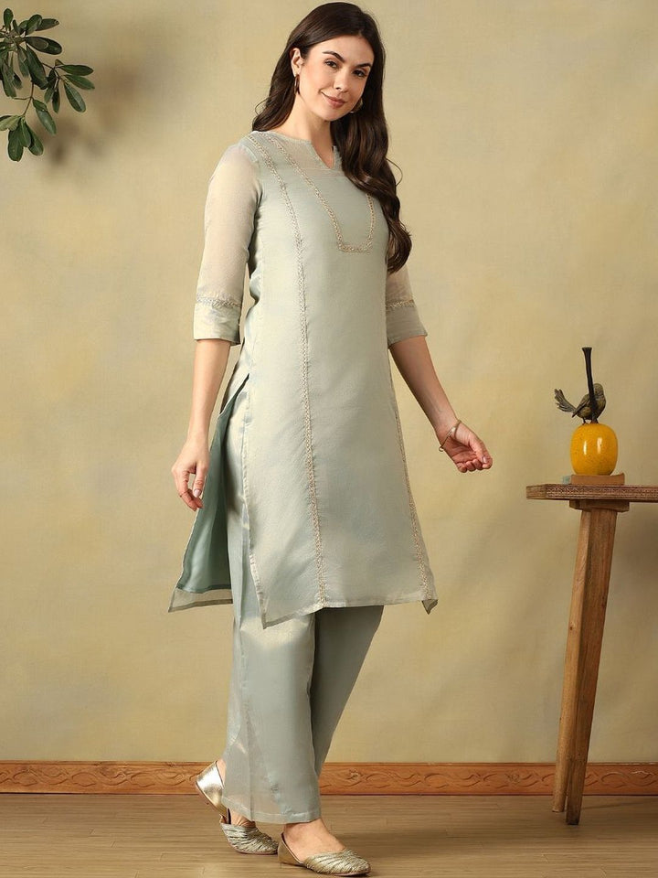Mamicha Women Regular Thread Work Kurta with Trousers