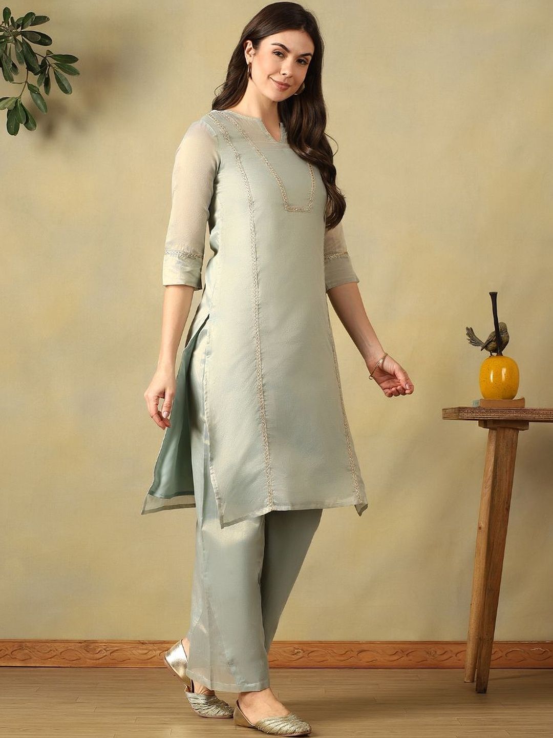 Mamicha Women Regular Thread Work Kurta with Trousers