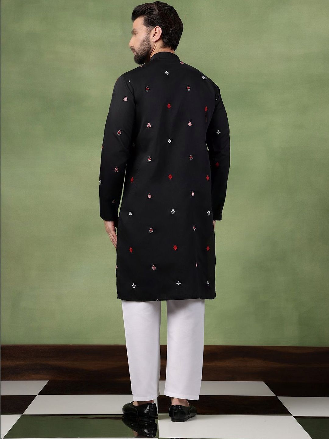 SOJANYA Men Geometric Embroidered Kurta