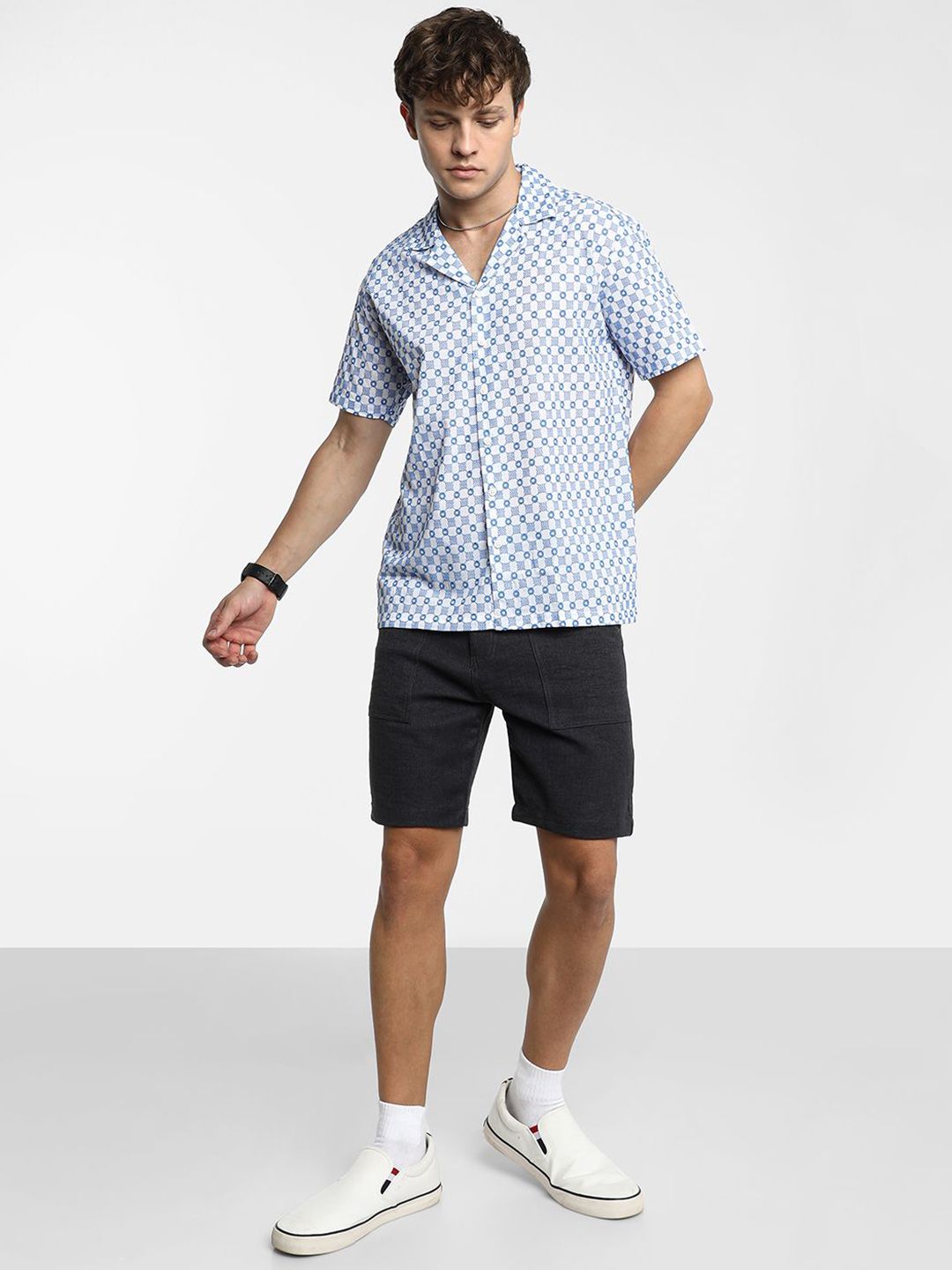 Campus Sutra Men Comfort Cuban Collar Geometric Printed Polycotton Casual Shirt
