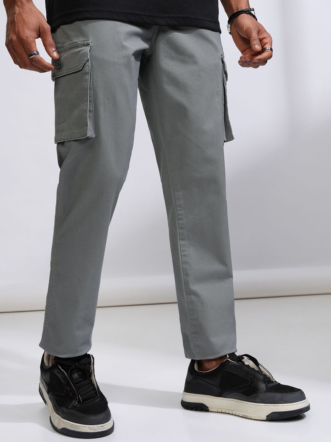 HIGHLANDER Men Mid-Rise Flat-Front Straight Fit Cargos Trousers